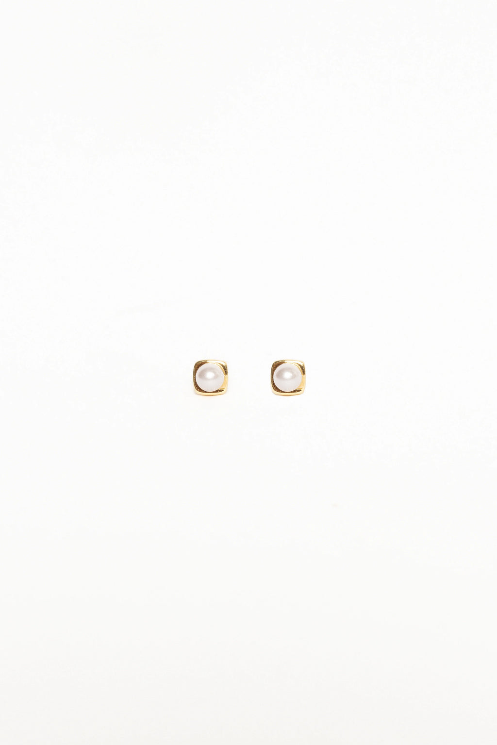 Helene Stud Earrings - Gold/Pearl