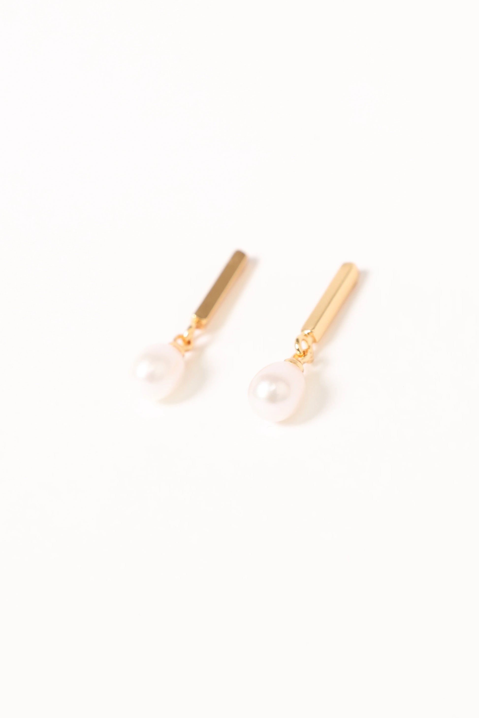 Calista Earrings - Gold/Pearl