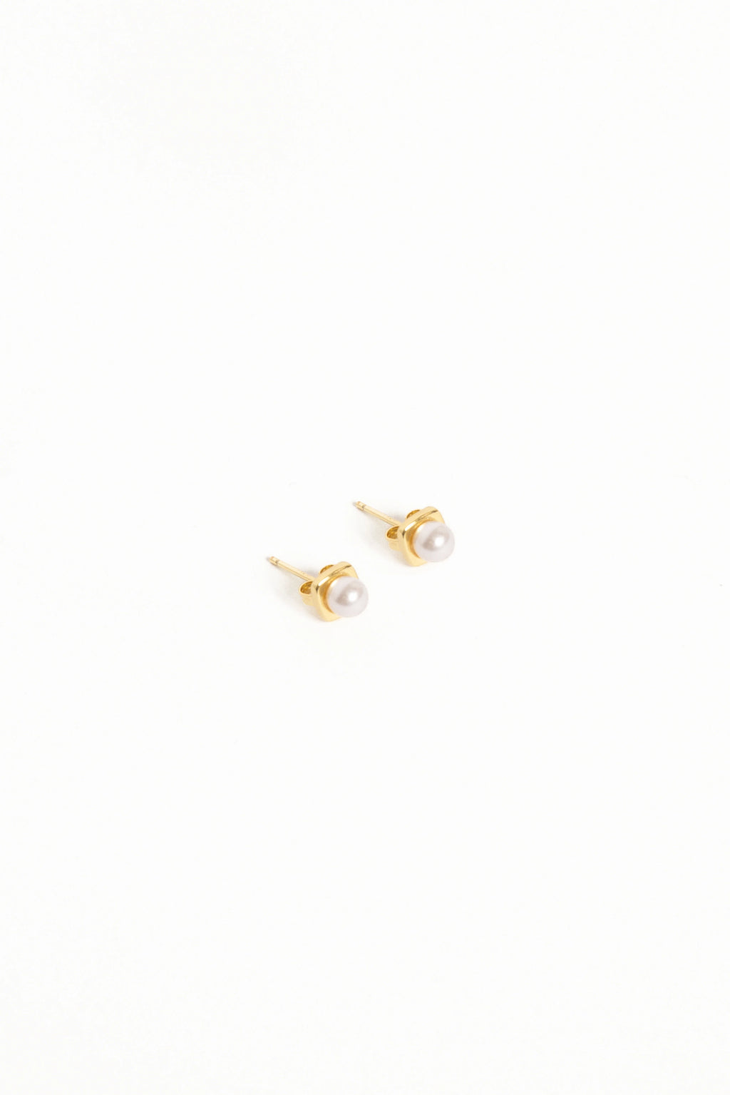 Helene Stud Earrings - Gold/Pearl