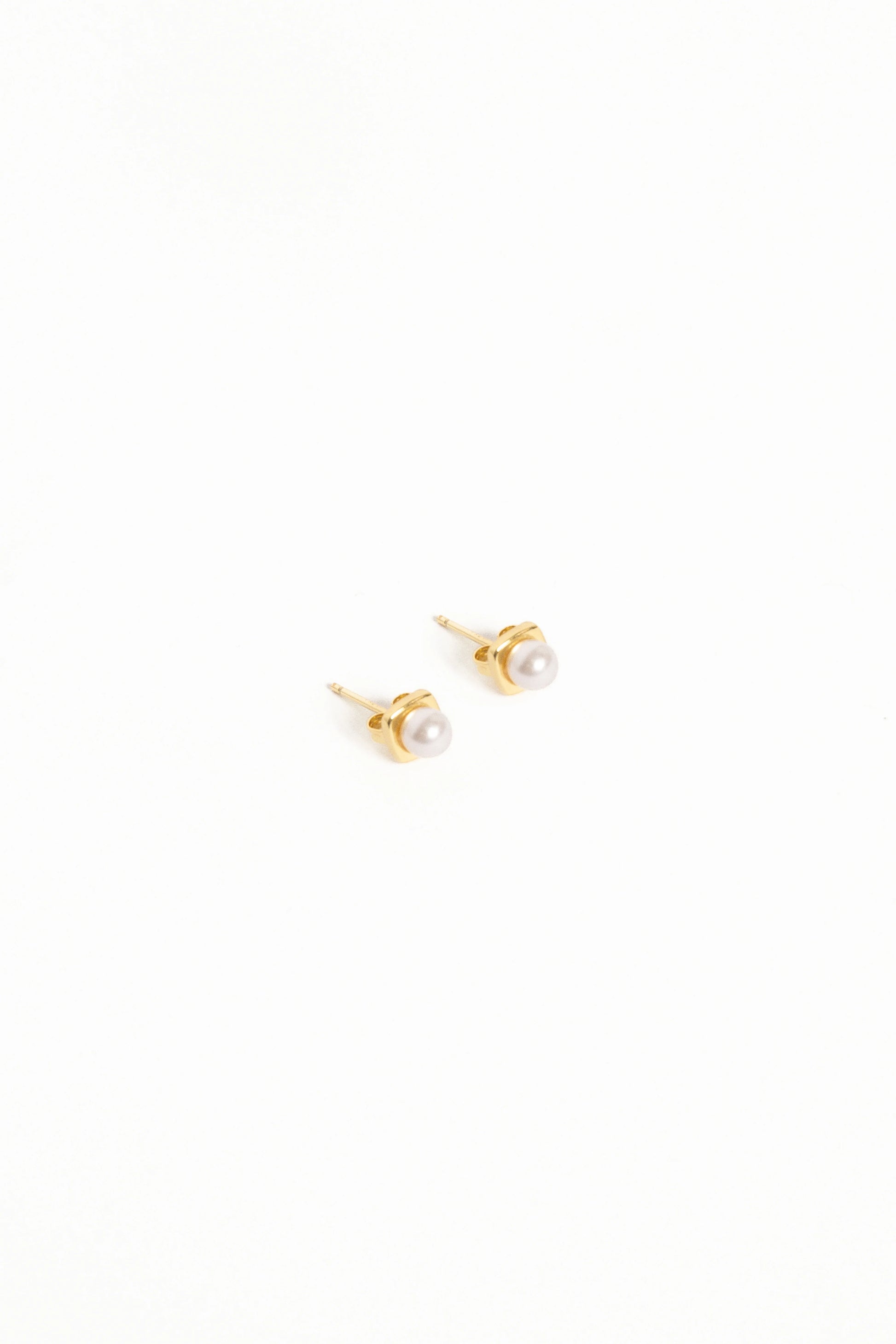 Helene Stud Earrings - Gold/Pearl