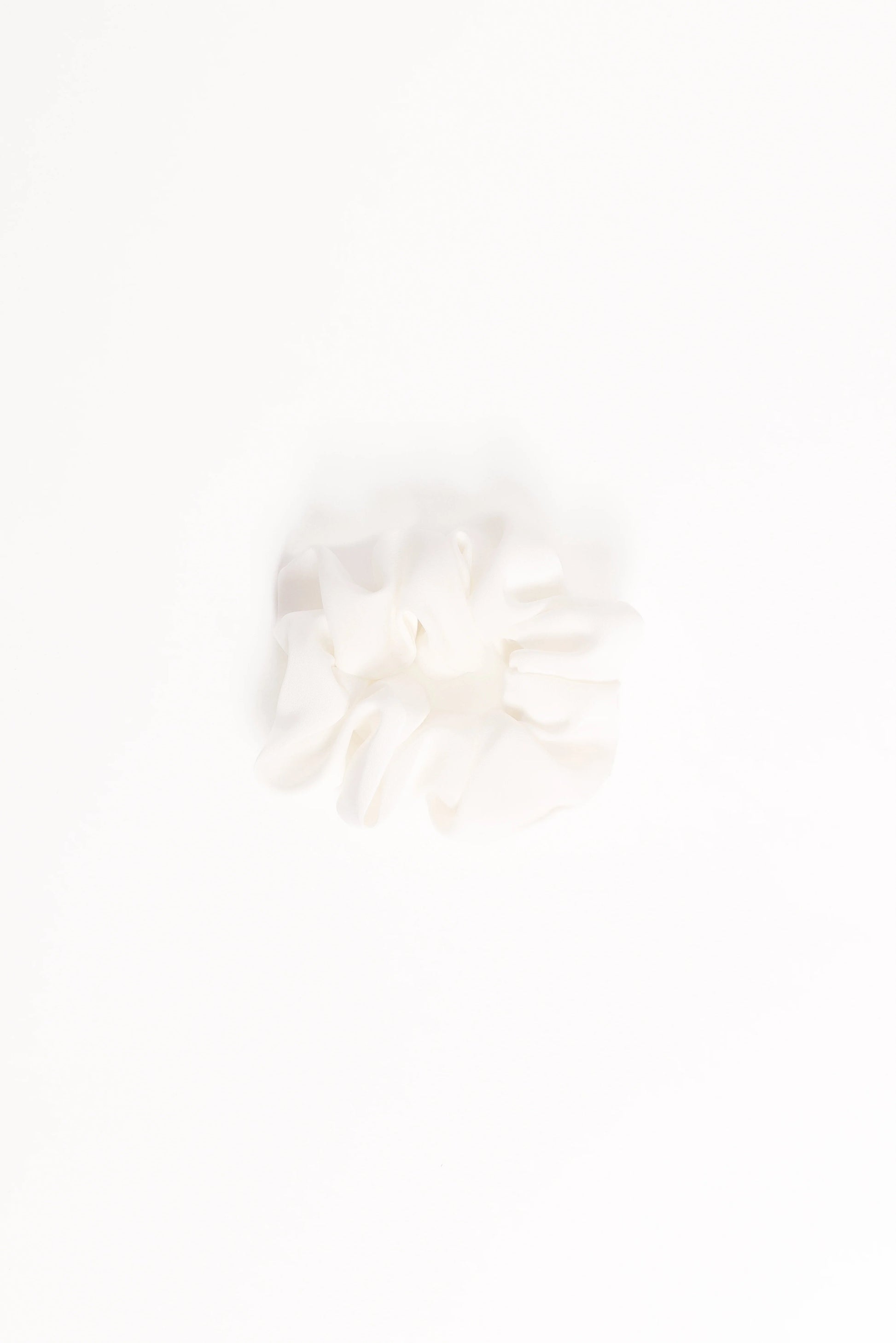 Theodora Scrunchie - White